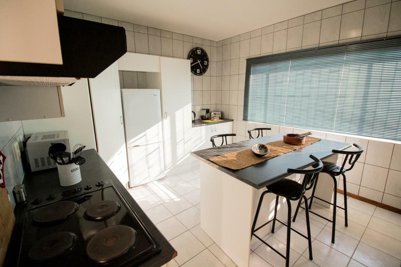 John-Lou'S One-Bedroom Apartment Windhoek Kültér fotó