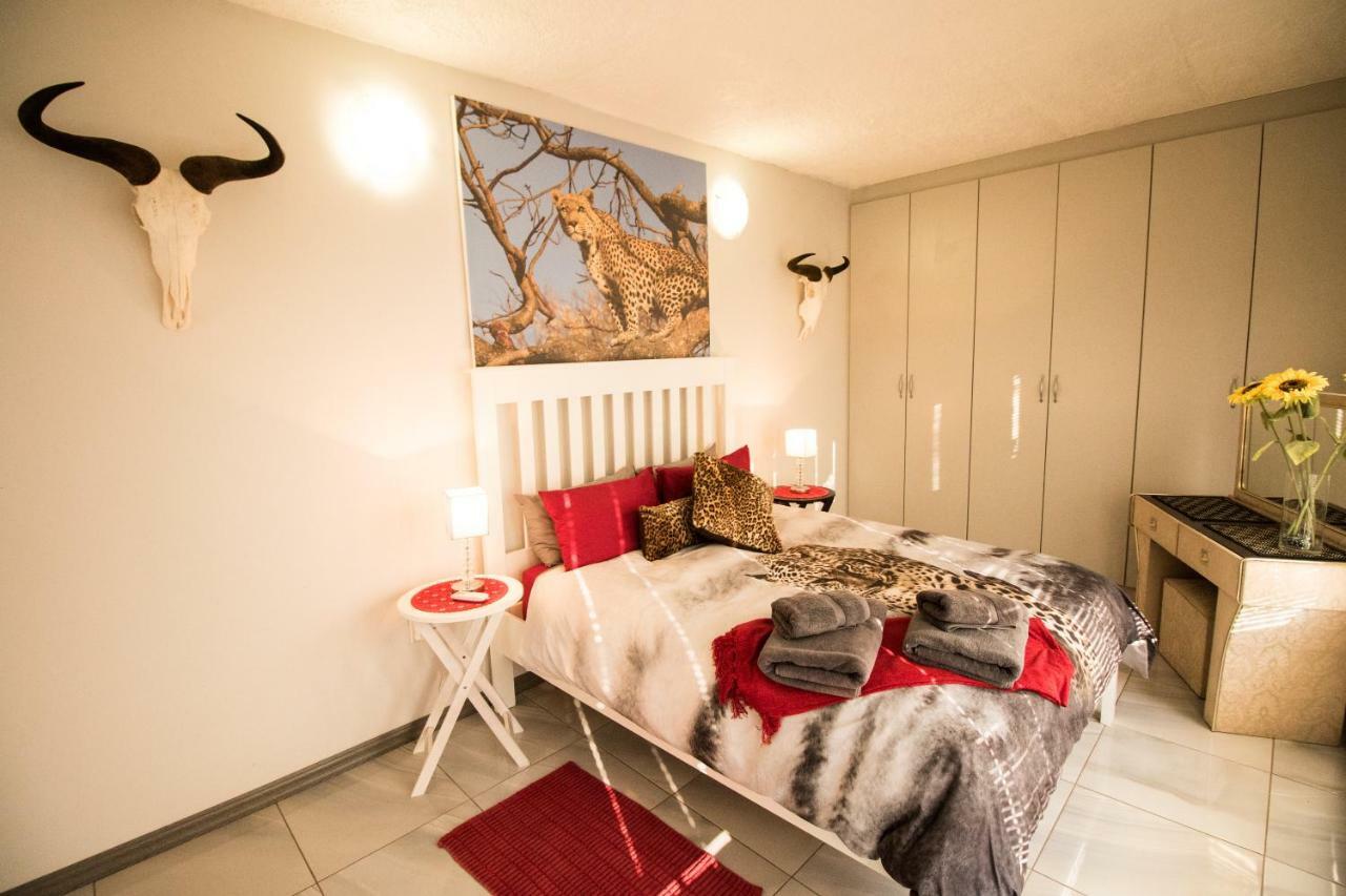 John-Lou'S One-Bedroom Apartment Windhoek Kültér fotó