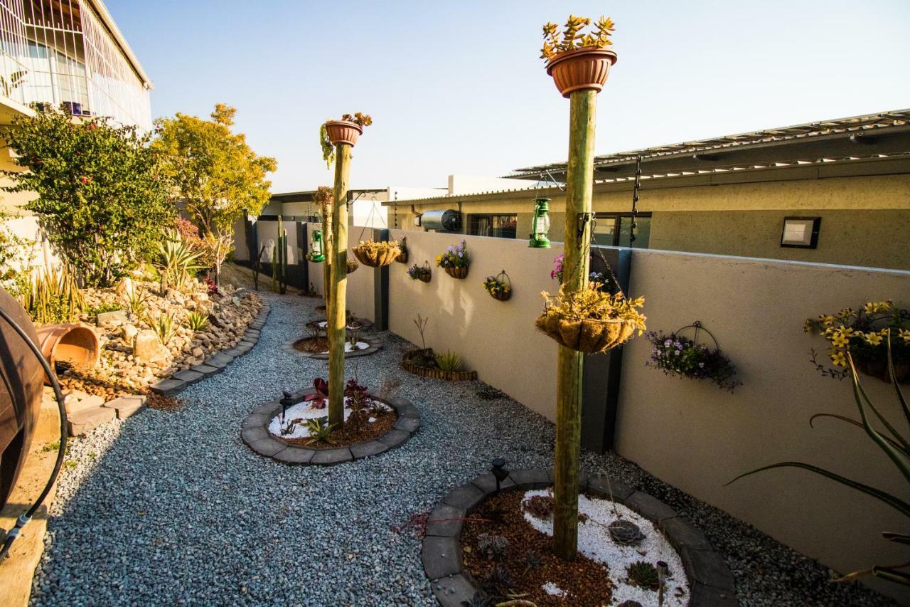 John-Lou'S One-Bedroom Apartment Windhoek Kültér fotó